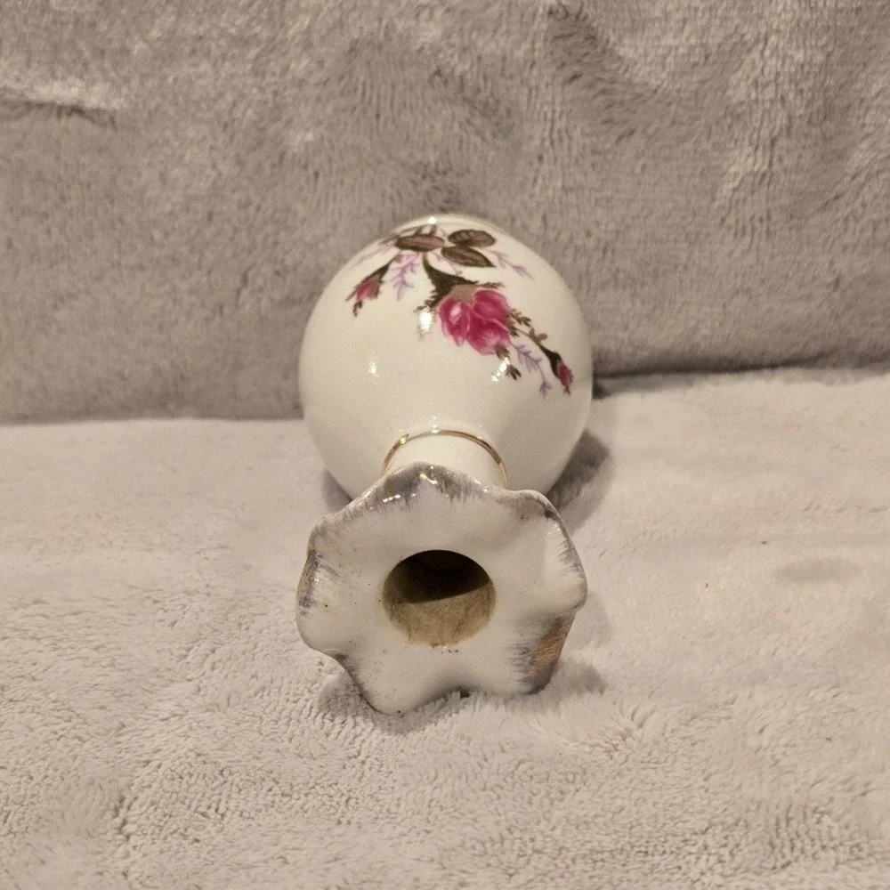Vintage White Ceramic Rose Bud Vase Ruffled Gold Trim Floral Pink 4.25 Inch